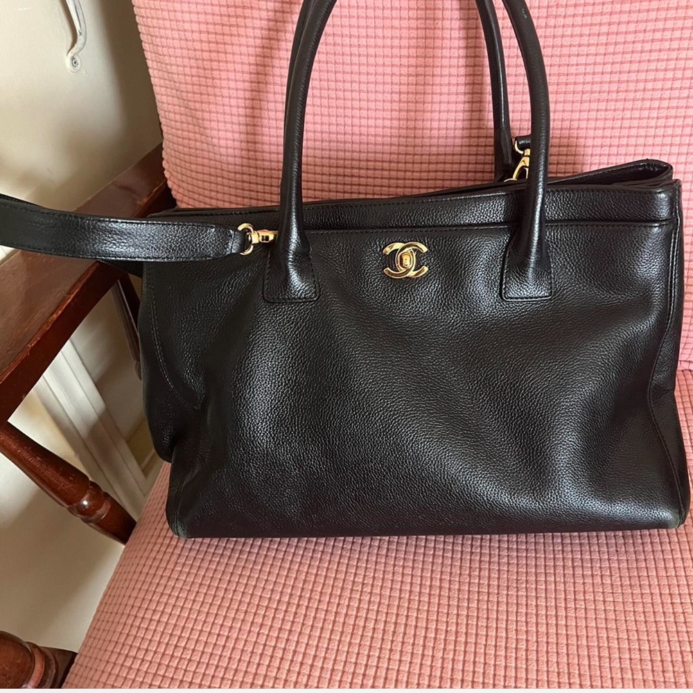 CHANEL Black Quilted Leather Shoulder Bag with Gold Hardware